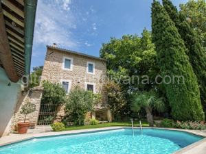 Magnificent holiday home with heated pool à Oppède