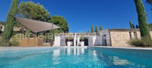 Les Cerisiers maison bertuli climatisé, Piscine chauffée, lit King size, classé 5 étoiles à Oppède
