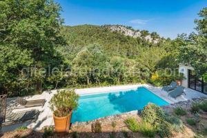 Superbe Mas Authentique du Luberon Courroussouvo à Oppède
