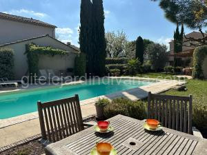 Villa Nicole avec piscine & jardin privés, parking dans le cœur du Luberon, proche Gordes, Roussillon, Goult, Bonnieux à Oppède